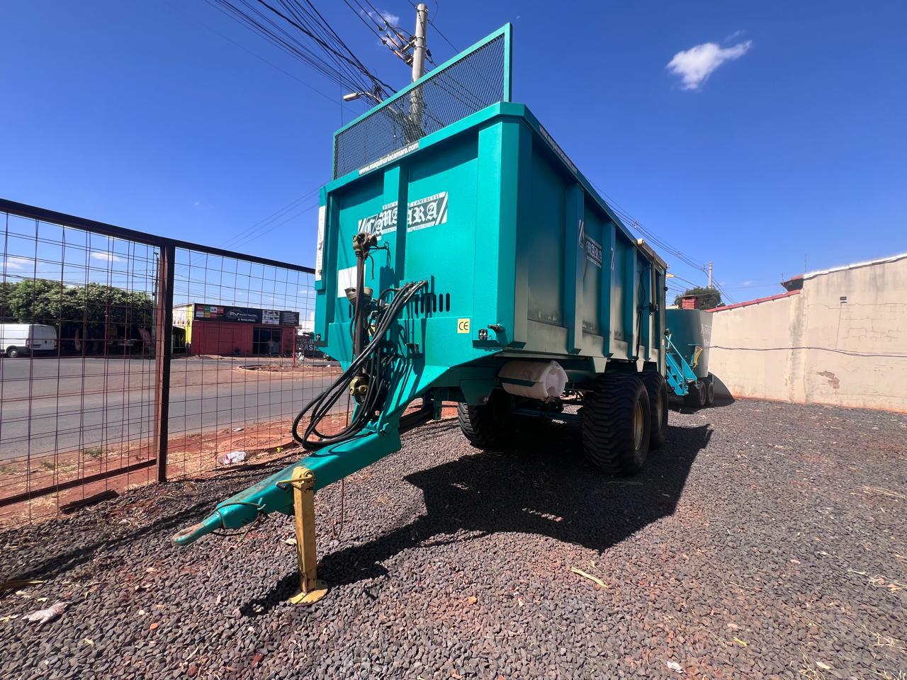 Foto de Distribuidor de Esterco Sólido 14 m³ — 2