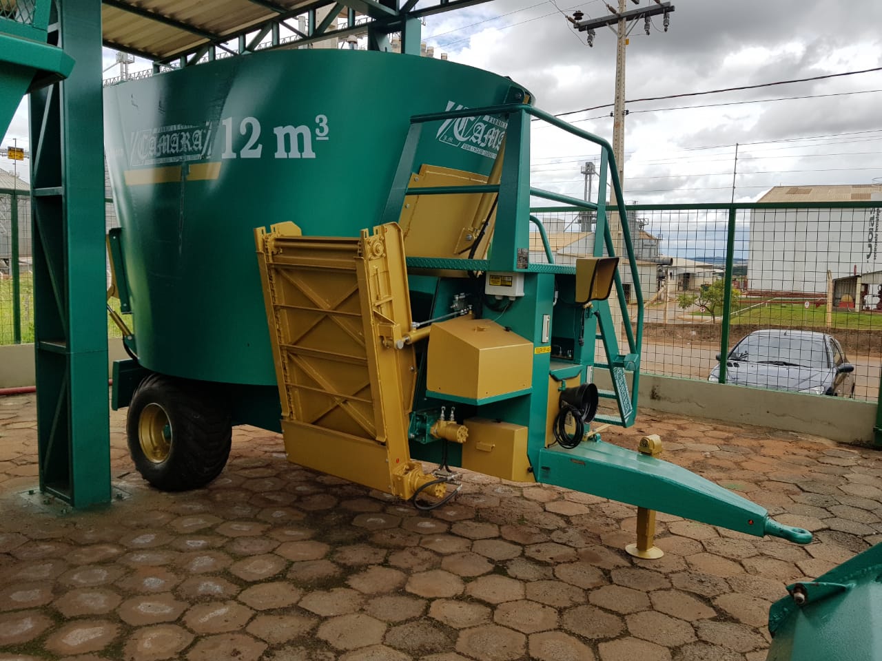 Foto de Vagão Misturador de Ração Vertical 12m³ — 2